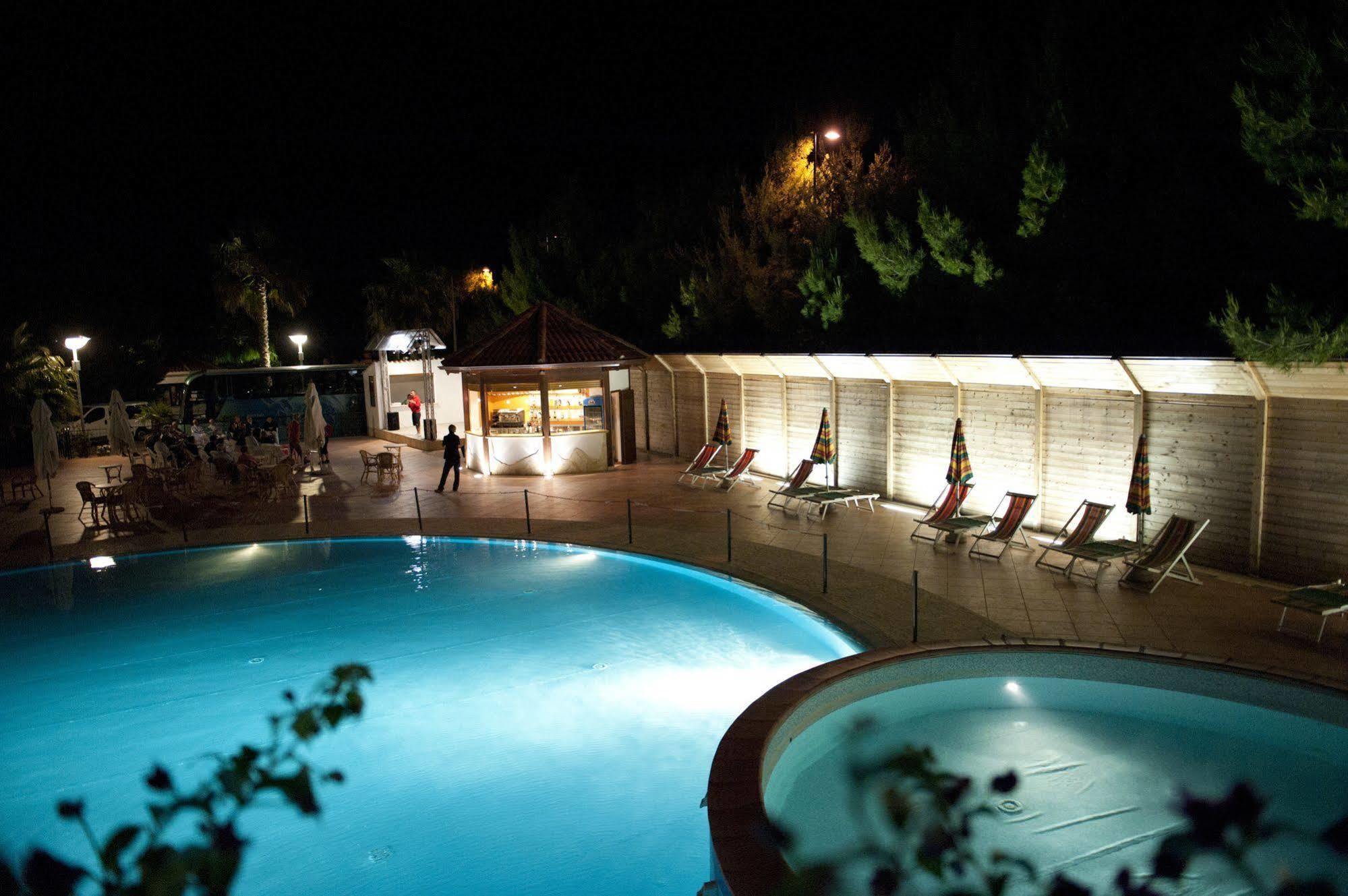 Oasiclub Hotel Vieste Exterior photo